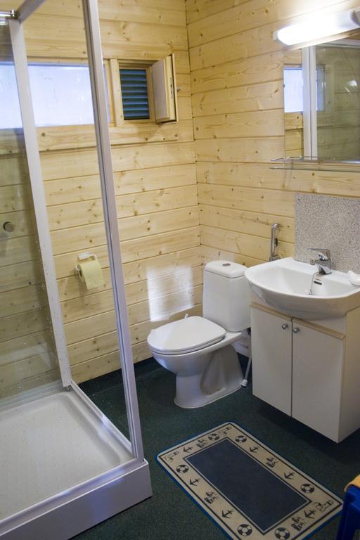Vanha Vaeaetaenen Cottage Vaatanen Quarto foto